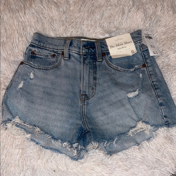 Abercrombie & Fitch Pants - Abercrombie & fit the mom short curve love size 24